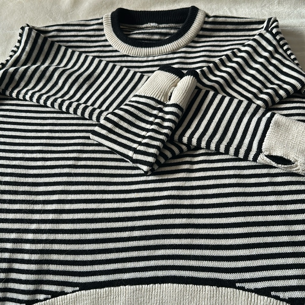 EUC Lululemon Black stripe sweater